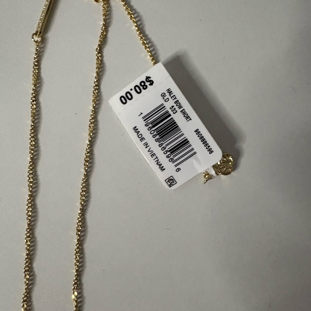 Kendra Scott Haley Bow Gold Short Pendant Necklace in blush mother-of-pearl - Picture 5 of 6